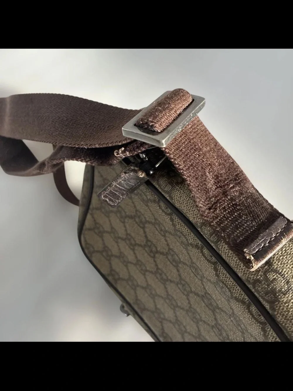Gucci brown gg